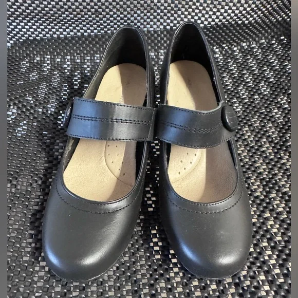 ANDREA Black Mary Jane Heels - Picture 6 of 10